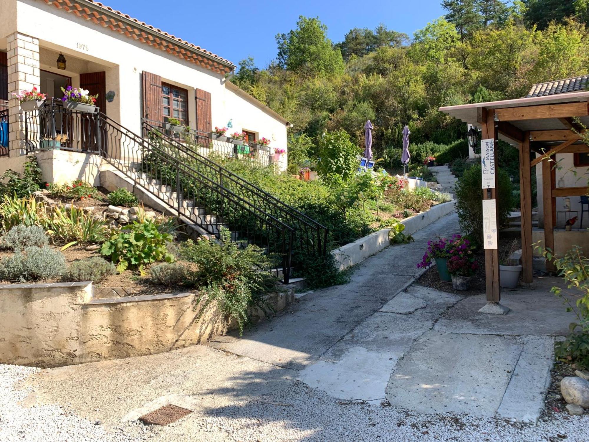 Maison Castellane Chambre D'Hotes B&B Exterior photo